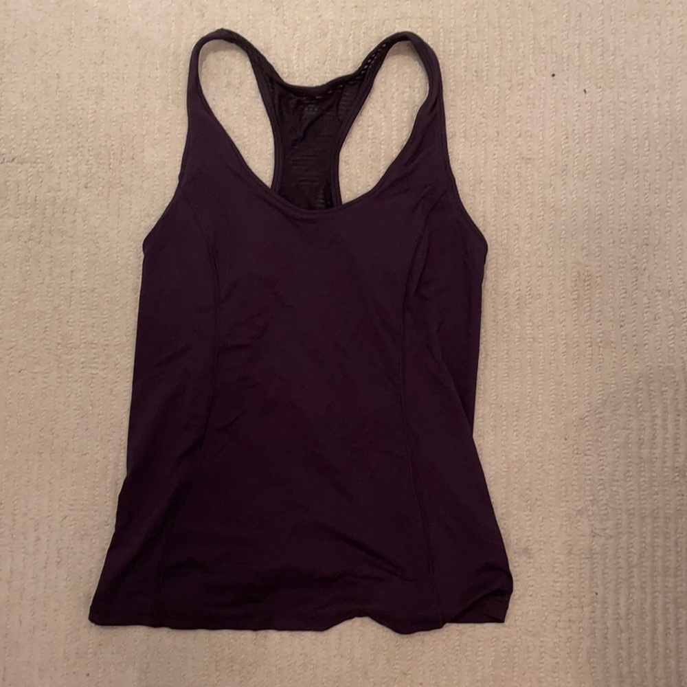 Selling lululemon workout top, worn only 5 times